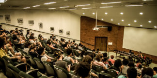 Aula anfiteatro - Universidade de Brasília