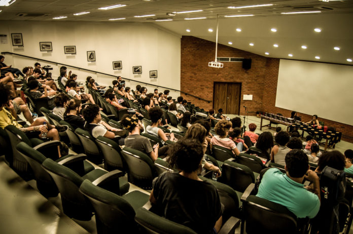 Aula anfiteatro - Universidade de Brasília